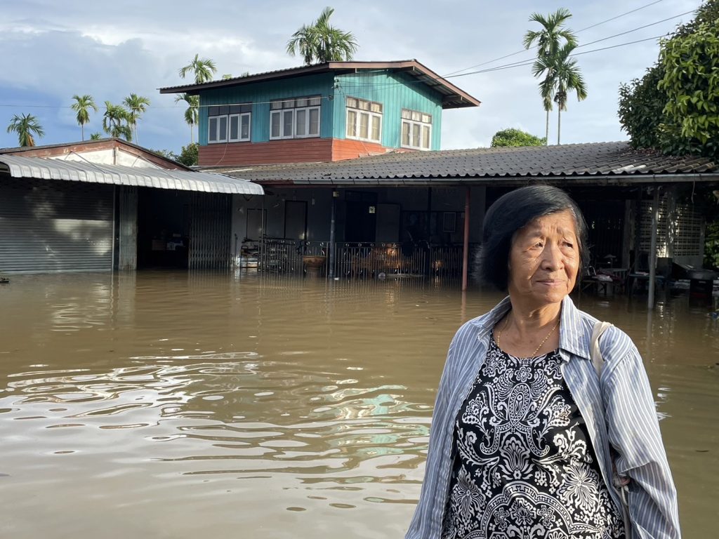 จันทบุรี เกิดน้ำป่าไหลหลากเข้าท่วมบ้านเรือนชาวบ้านได้รับผลกระทบมากกว่า 100 หลังคาเรือน : ข่าวทั่วไทย.com