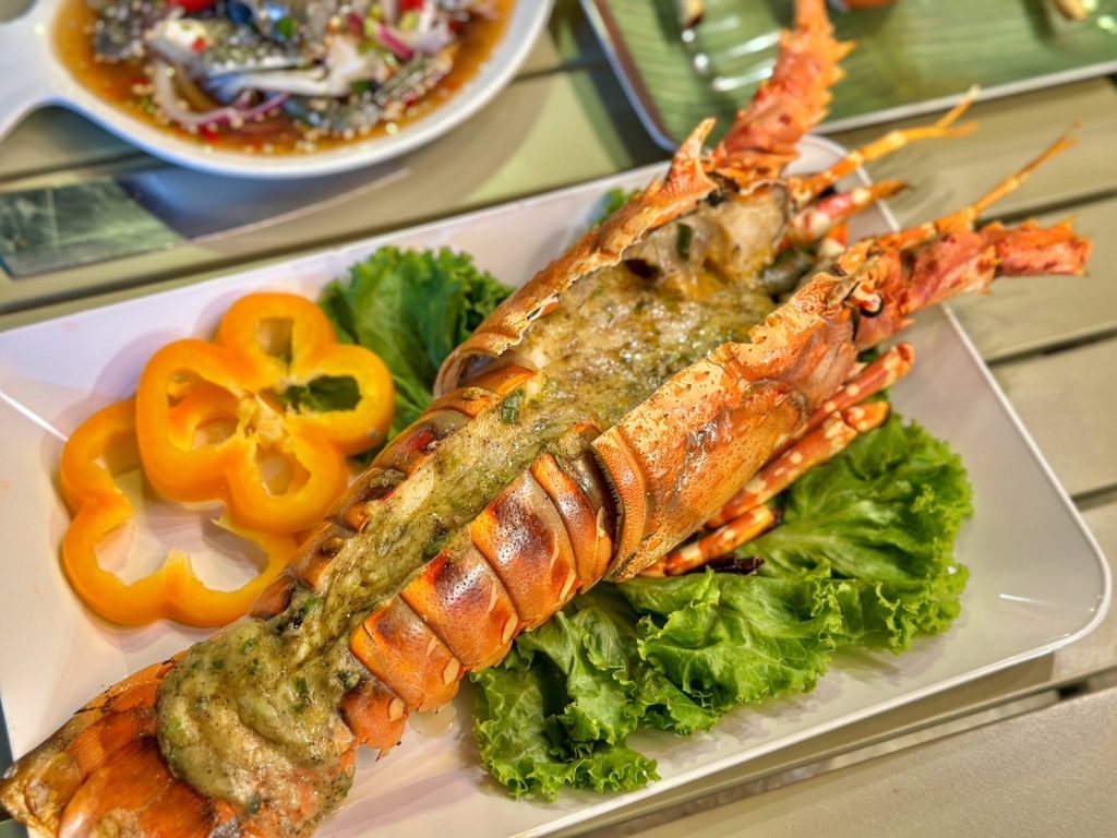 เมนูภัตตาคารราคาข้างถนน .. กุ้งยักษ์ กุ้งมังกรเจ็ดสี กุ้งแม่น้ำ ราคาถูกจับต้องได้ : ข่าวทั่วไทย.com