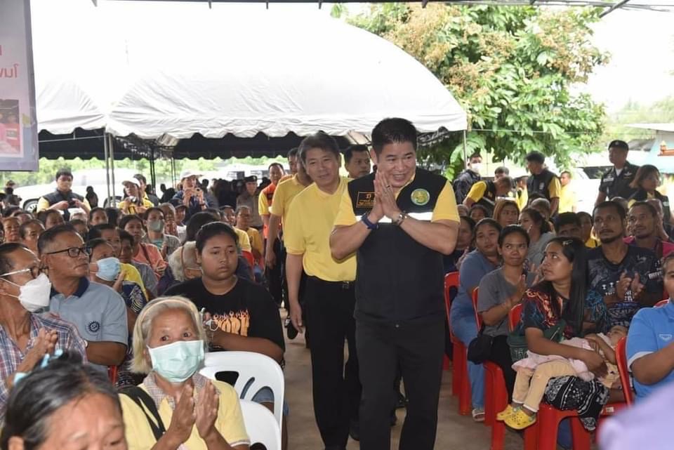 รัฐมนตรีว่าการกระทรวงเกษตรและสหกรณ์ลงพื้นที่เยี่ยมสร้างขวัญกำลังใจแก่ผู้ประสบอุทกภัยในพื้นที่จังหวัดจันทบุรี :ข่าวทั่วไทย.com
